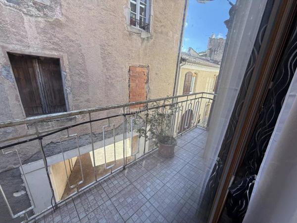 Vente                                                      Maison de ville
                        
                     7 pièces                      225 m2                     à Clermont-l'Hérault