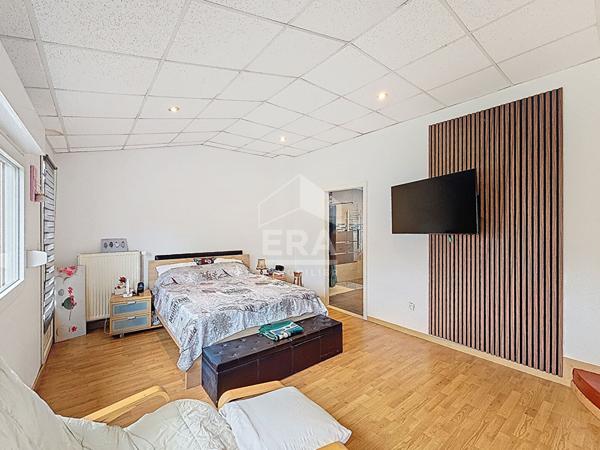 Maison Mont Saint Martin 8 pièce(s) 177 m2