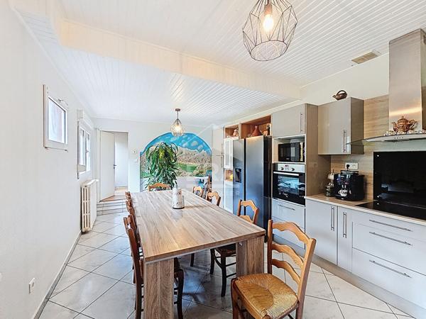 Maison Mont Saint Martin 8 pièce(s) 177 m2