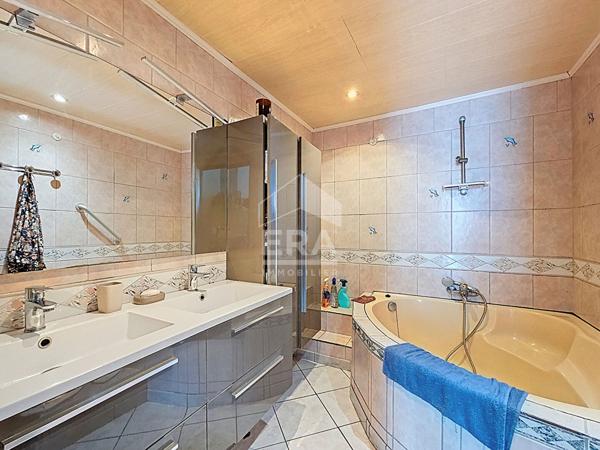 Maison Mont Saint Martin 8 pièce(s) 177 m2