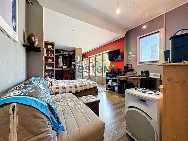 Maison Camaret Sur Aigues 8 pièce(s) 180 m2 avec jardin 1100m²