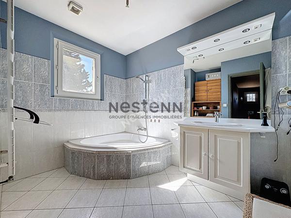 Maison Camaret Sur Aigues 8 pièce(s) 180 m2 avec jardin 1100m²