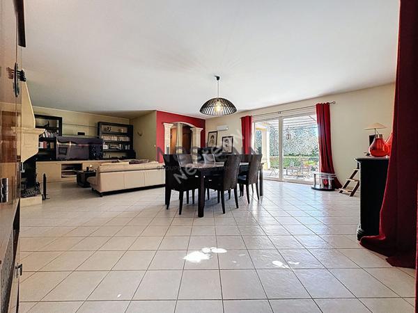 Maison Camaret Sur Aigues 8 pièce(s) 180 m2 avec jardin 1100m²