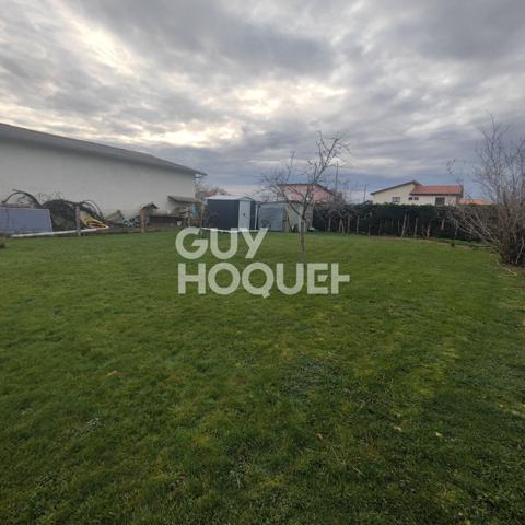 Terrain constructible de 876 m2 à Grenade sur Adour