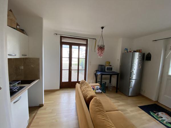 Appartement
                                                                                                                                                                                                                                                                                                                        2 pièce(s)                                                                                                                                                                                                          1 chambre(s)                                                                                                                                                                                                          33  m²