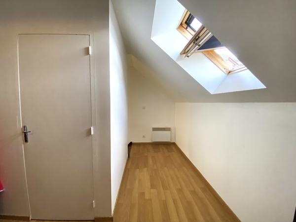 Appartement
                                                                                                                                                                                                                                                                                                                        2 pièce(s)                                                                                                                                                                                                          1 chambre(s)                                                                                                                                                                                                          33  m²