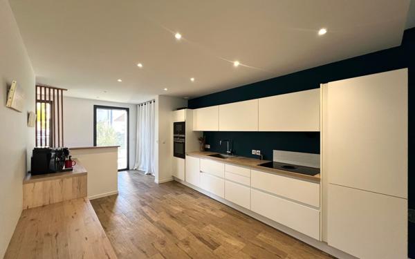 Maison à vendre    5 pièces • 15 m2 Bordeaux