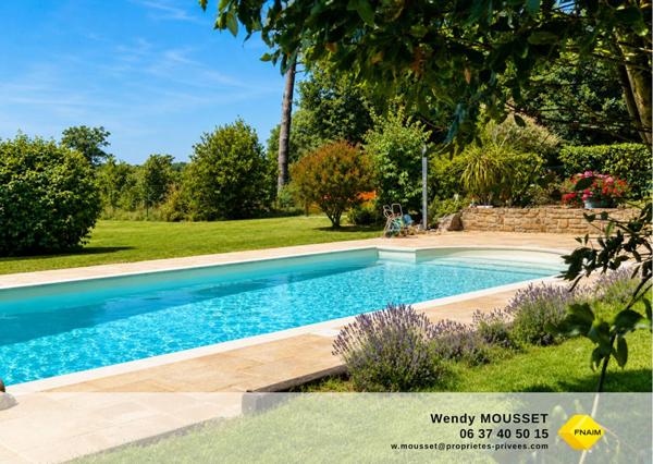Vue imprenable - Propriété avec piscine et garage à bateau à 5 minutes de la plage