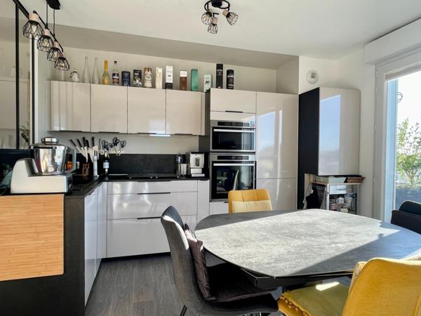 Appartement T4 avec parkings et garage.