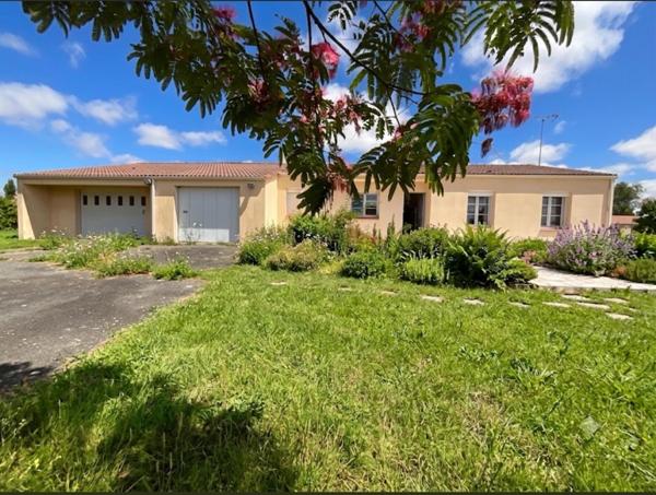 Maison de plain 91m2, 2 garages, potentiel agrandissement et grand terrain