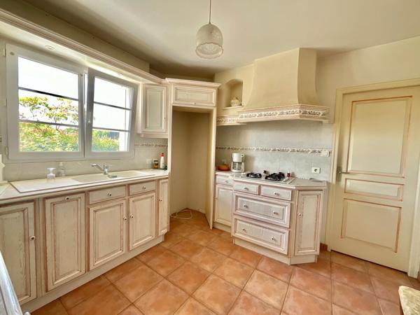 Maison de plain 91m2, 2 garages, potentiel agrandissement et grand terrain