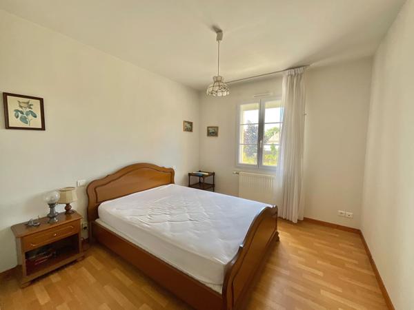 Maison de plain 91m2, 2 garages, potentiel agrandissement et grand terrain