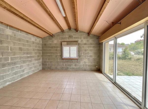 Maison de plain 91m2, 2 garages, potentiel agrandissement et grand terrain