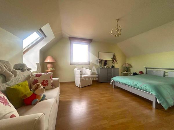 Maison d'architecte piscine et terrain de tennis