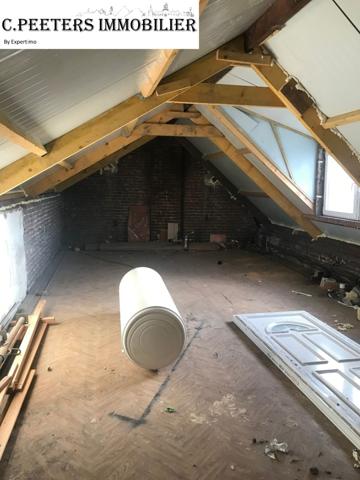 Leforest (62790) À vendre à Leforest : immeuble avec 9 appartements studio, F1 et 2 annexes travaux, à finir et une surface com