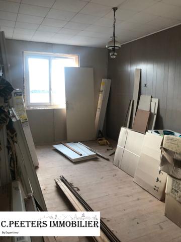 Leforest (62790) À vendre à Leforest : immeuble avec 9 appartements studio, F1 et 2 annexes travaux, à finir et une surface com