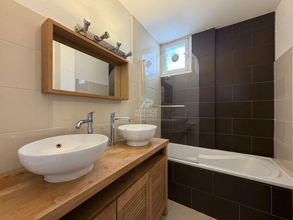 "Versailles Ermitage" - Appartement meublé 3 pièces de 59 m² avec box, sans vis-à-vis ! Loyer 1 650 €/mois charges comprises **  - Référence  29309