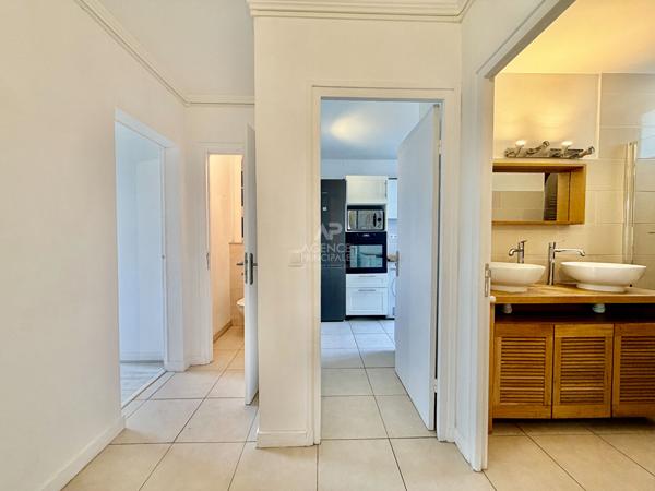 "Versailles Ermitage" - Appartement meublé 3 pièces de 59 m² avec box, sans vis-à-vis ! Loyer 1 650 €/mois charges comprises **  - Référence  29309