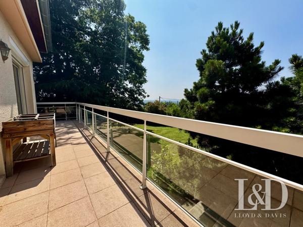 Villa d'architecte avec T2 neuf, vue exceptionnelle