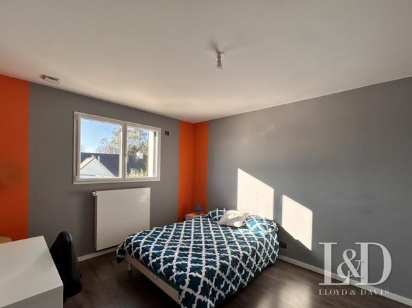 MAISON CONTEMPORAINE AVEC PISCINE INTERIEURE, A VENDRE, A LANDERNEAU