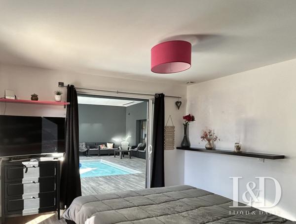 MAISON CONTEMPORAINE AVEC PISCINE INTERIEURE, A VENDRE, A LANDERNEAU