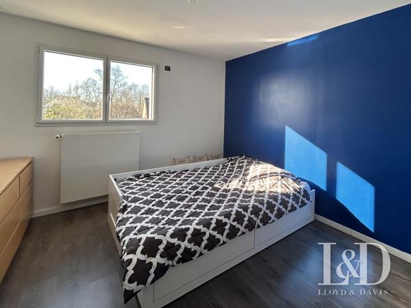 MAISON CONTEMPORAINE AVEC PISCINE INTERIEURE, A VENDRE, A LANDERNEAU