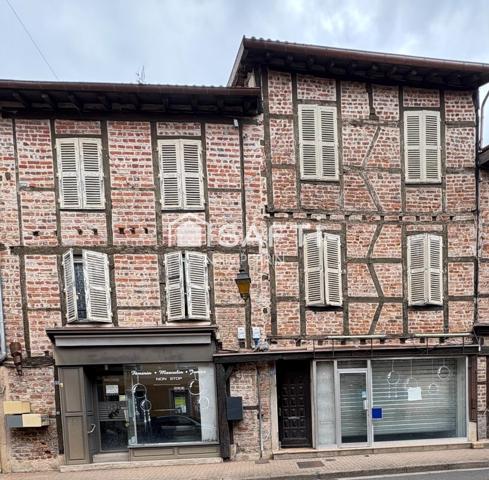 IMMEUBLE AVEC LOCAUX COMMERCIAUX