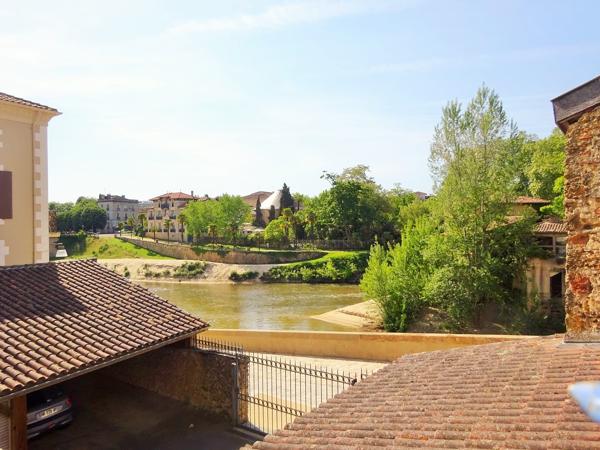 A louer Appartement MONT-DE-MARSAN, centre ville, 2 chambres, parking, balcon