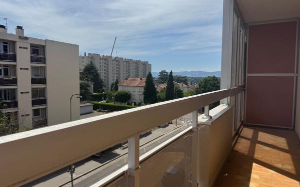 Appartement à vendre    3 pièces • 77,58 m2 Lyon 4