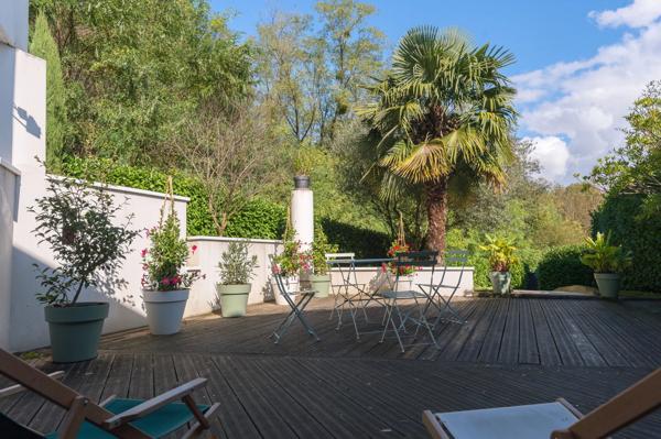 Collonges-au-Mont d'Or - Appartement de 99 m² - 2 Chambres - Jardin environ 300m²