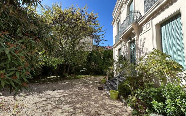 Maison à vendre    11 pièces • 367 m2 Bourg-en-Bresse