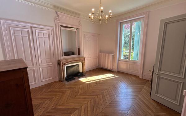 Maison à vendre    11 pièces • 367 m2 Bourg-en-Bresse