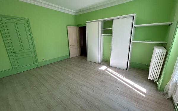 Maison à vendre    11 pièces • 367 m2 Bourg-en-Bresse