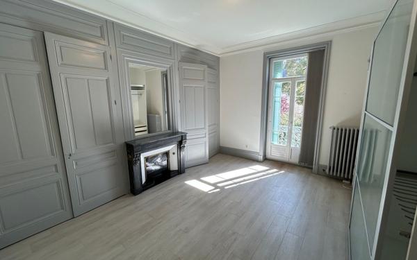 Maison à vendre    11 pièces • 367 m2 Bourg-en-Bresse