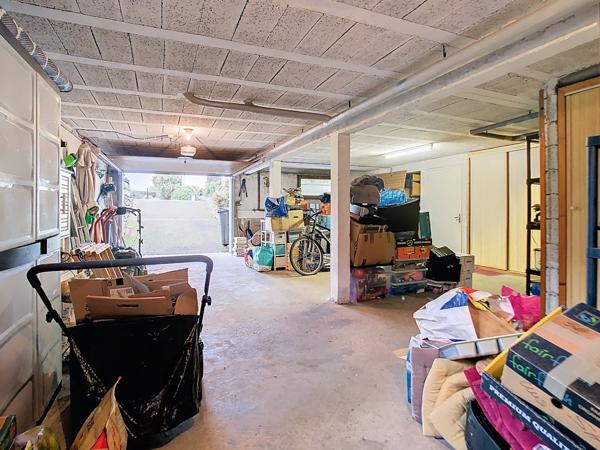 Belle maison traditionnelle bretonne dans un environnement paisible