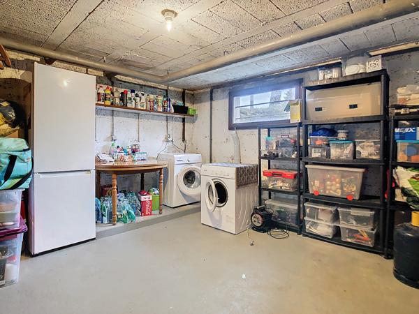 Belle maison traditionnelle bretonne dans un environnement paisible