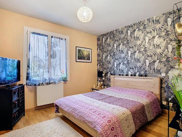 Belle maison traditionnelle bretonne dans un environnement paisible