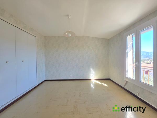 Maison
         6 pièces
        - 100 m² Exclusivité 230 000 €*