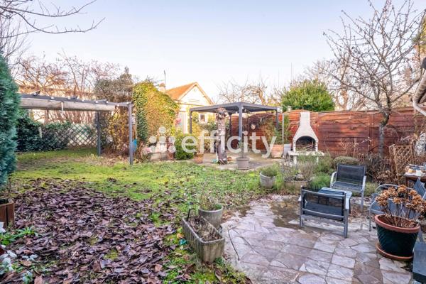 Maison
         6 pièces
        - 178 m² 448 000 € *