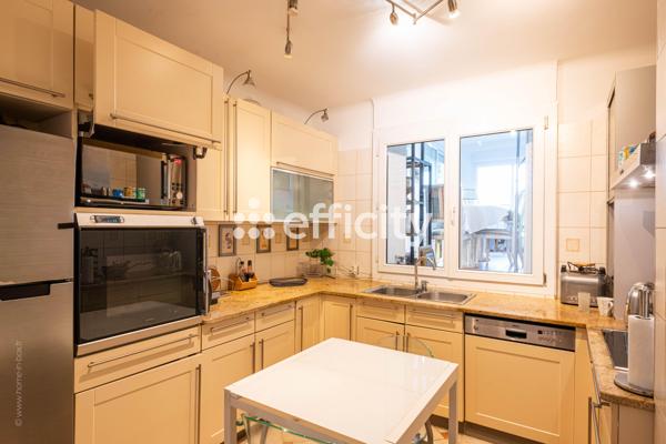 Maison
         6 pièces
        - 178 m² 448 000 € *