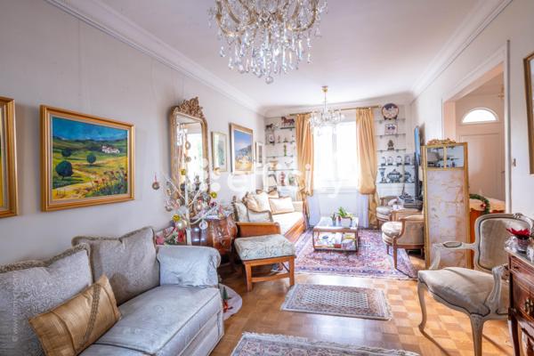 Maison
         6 pièces
        - 178 m² 448 000 € *