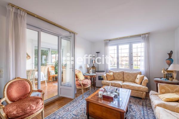 Maison
         6 pièces
        - 178 m² 448 000 € *