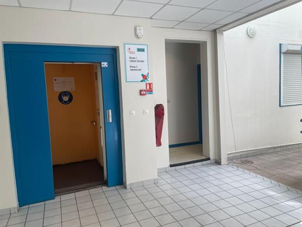 Location local commercial Fort-de-France - 27 m² - 535 €/mois