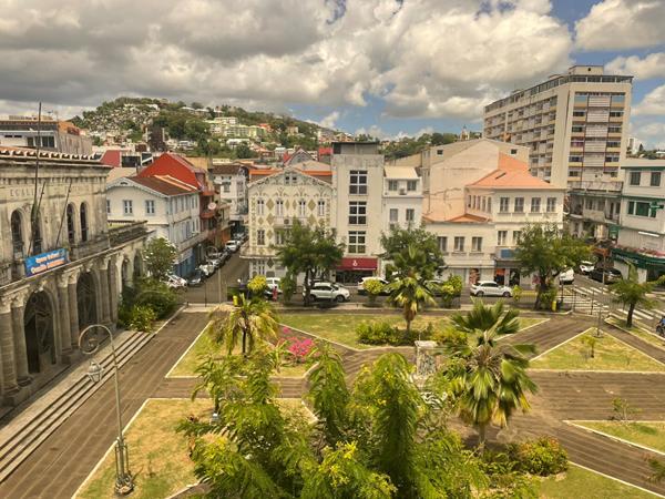 Location local commercial Fort-de-France - 27 m² - 535 €/mois