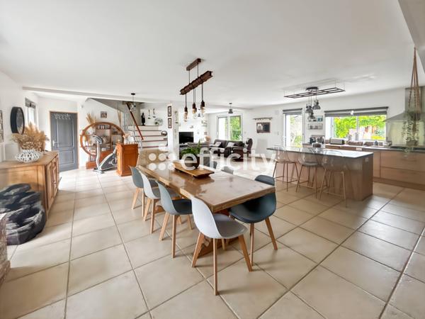 Maison
         6 pièces
        - 192 m² 315 000 € *