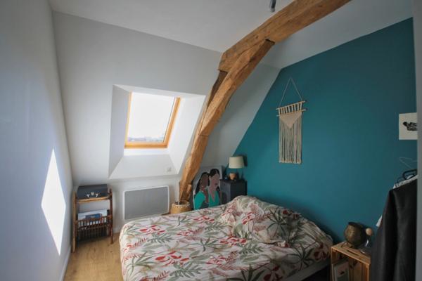 Longère bourbonnaise récemment rénovée, 5 chambres, proche des commodités.