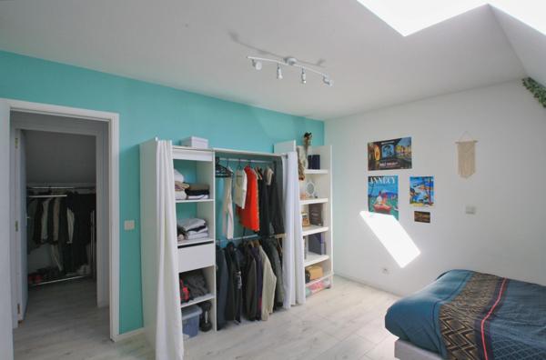 Longère bourbonnaise récemment rénovée, 5 chambres, proche des commodités.