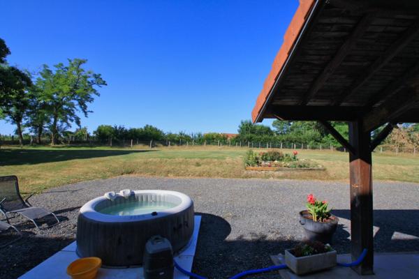 Longère bourbonnaise récemment rénovée, 5 chambres, proche des commodités.