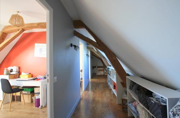 Longère bourbonnaise récemment rénovée, 5 chambres, proche des commodités.