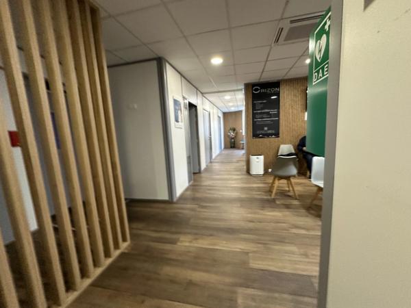 Bureaux à louer CHASSE SUR RHONE (38), bureaux de 36m², en 3 bureaux de 12m2 chacun, à louer dans centre médical avec du stationnement et une très belle visibilité